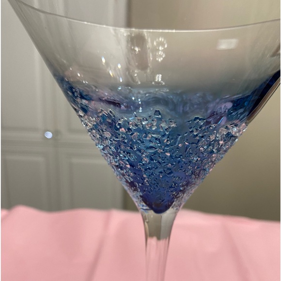 EUC LONG STEM MARTINI GLASS PAINTED BLUE WITH CLEAR BEADS ON BOTTOM OF GLASS - Picture 4 of 8